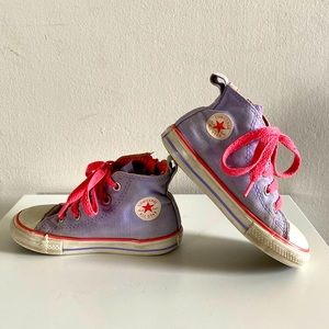 Converse Chuck Taylor’s Size 8